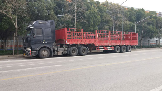 偉博物流貨運(yùn)卡車